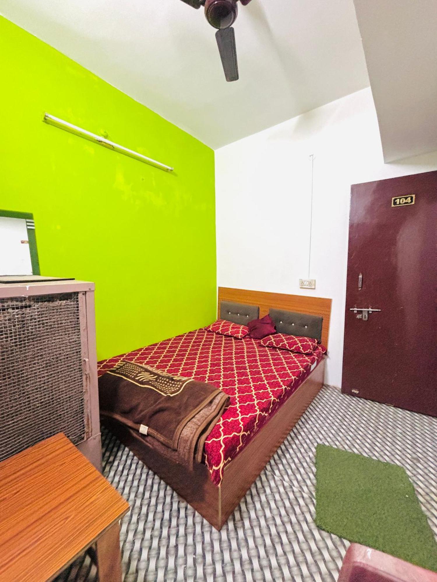 Shivalay Paying Guest House فاراناسي المظهر الخارجي الصورة