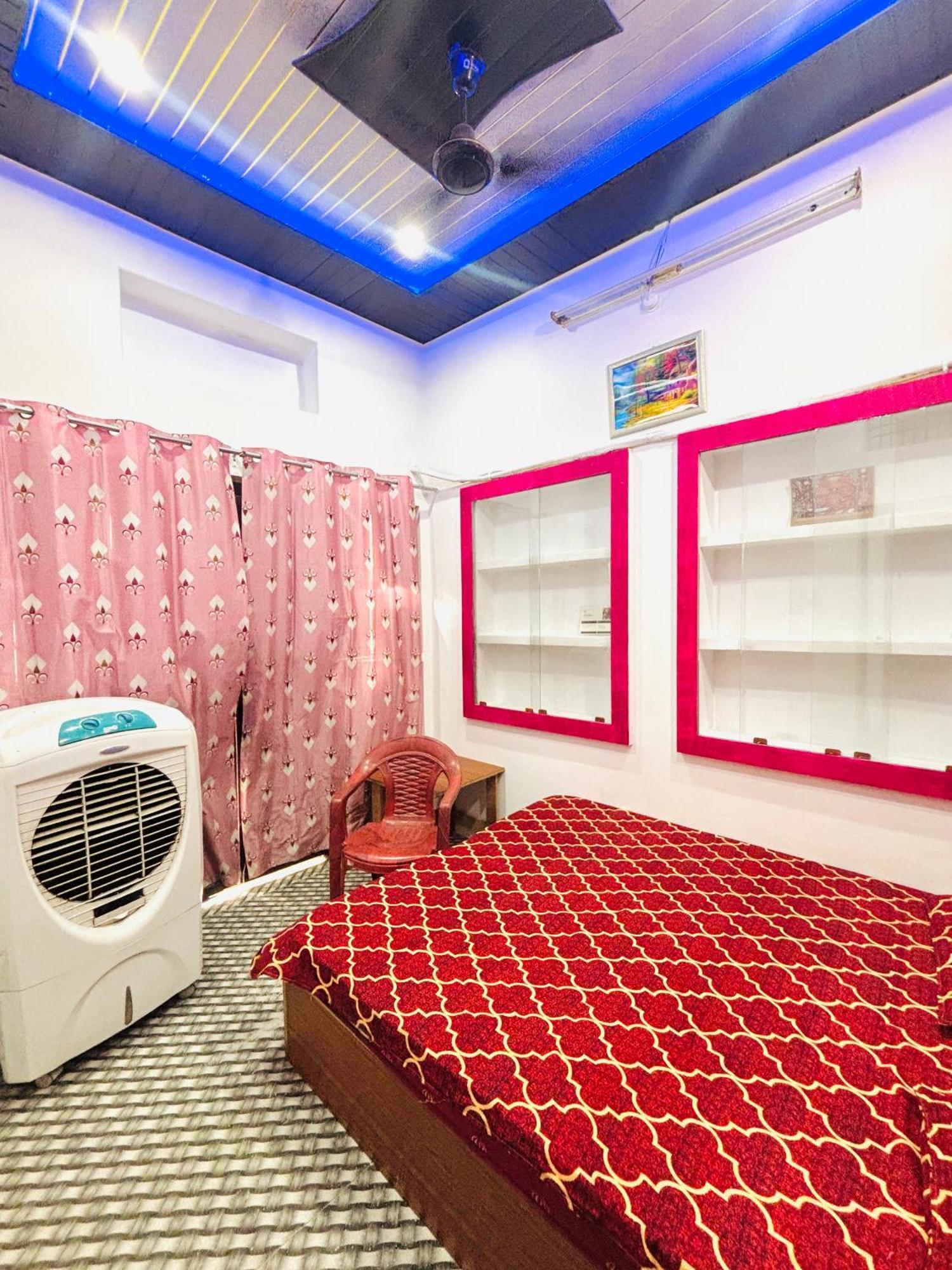 Shivalay Paying Guest House فاراناسي المظهر الخارجي الصورة