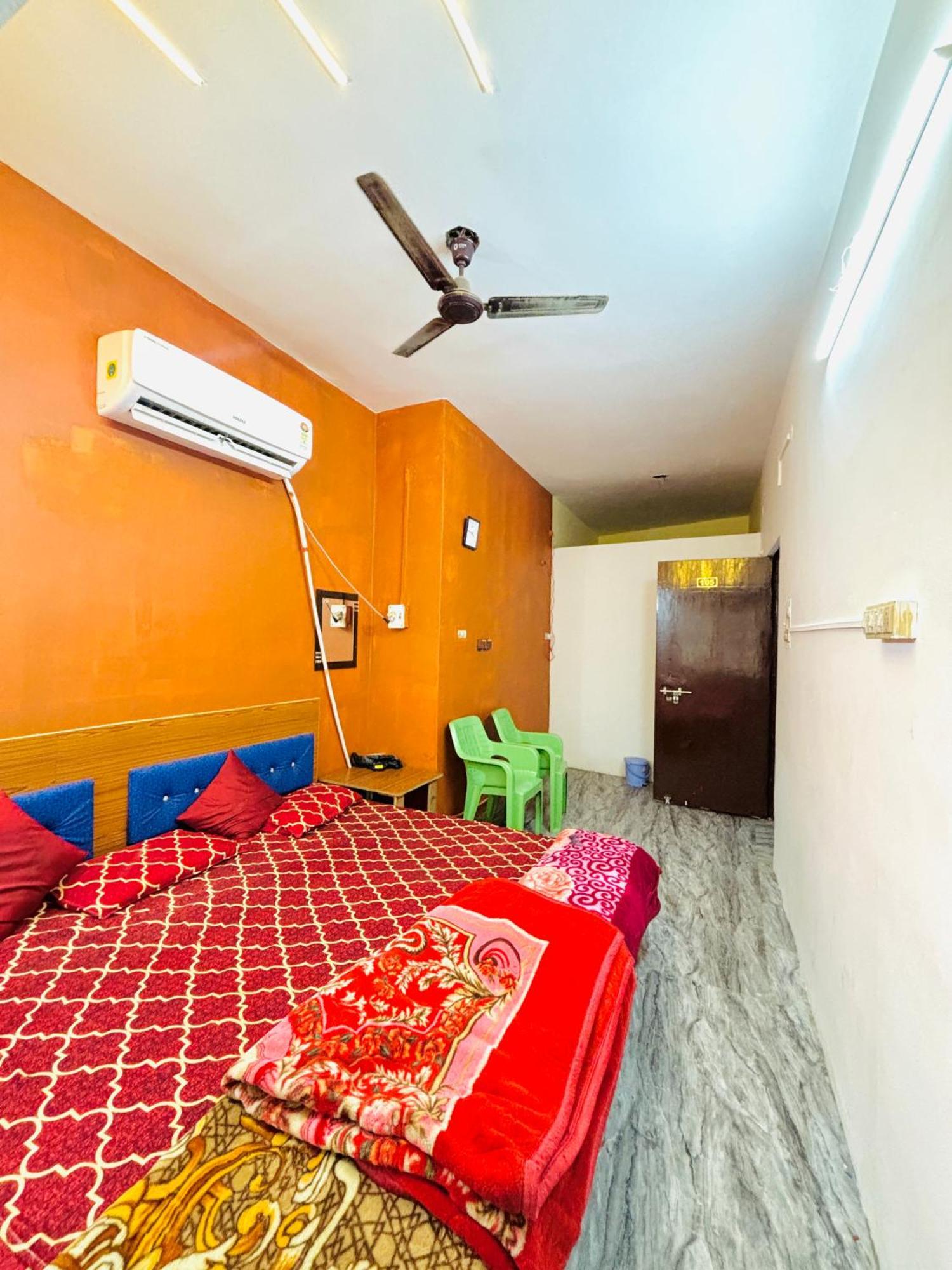 Shivalay Paying Guest House فاراناسي المظهر الخارجي الصورة