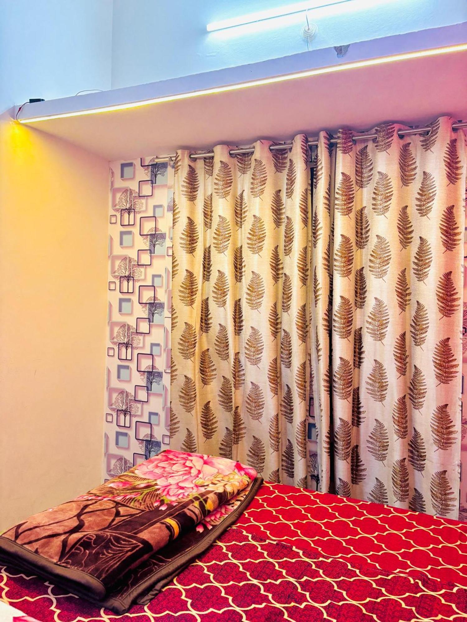 Shivalay Paying Guest House فاراناسي المظهر الخارجي الصورة
